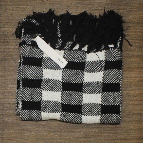 NWT Aqua Buffalo Plaid Wrap Rectangle Fringe Scarf One Size Black White Plaid - Picture 3 of 3
